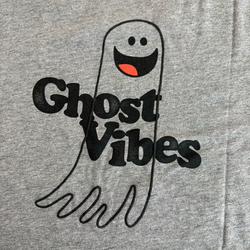 👻 Old Navy Gray GHOST VIBES Graphic T-shirt size Small